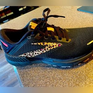 Women’s Brooks Adrenaline size 9